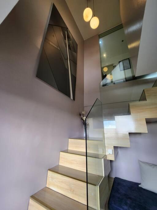 Enjoy Bgc Sunset And Golf Course View 2 Bedroom Loft With 100Mbps Internet Connection マニラ市 エクステリア 写真