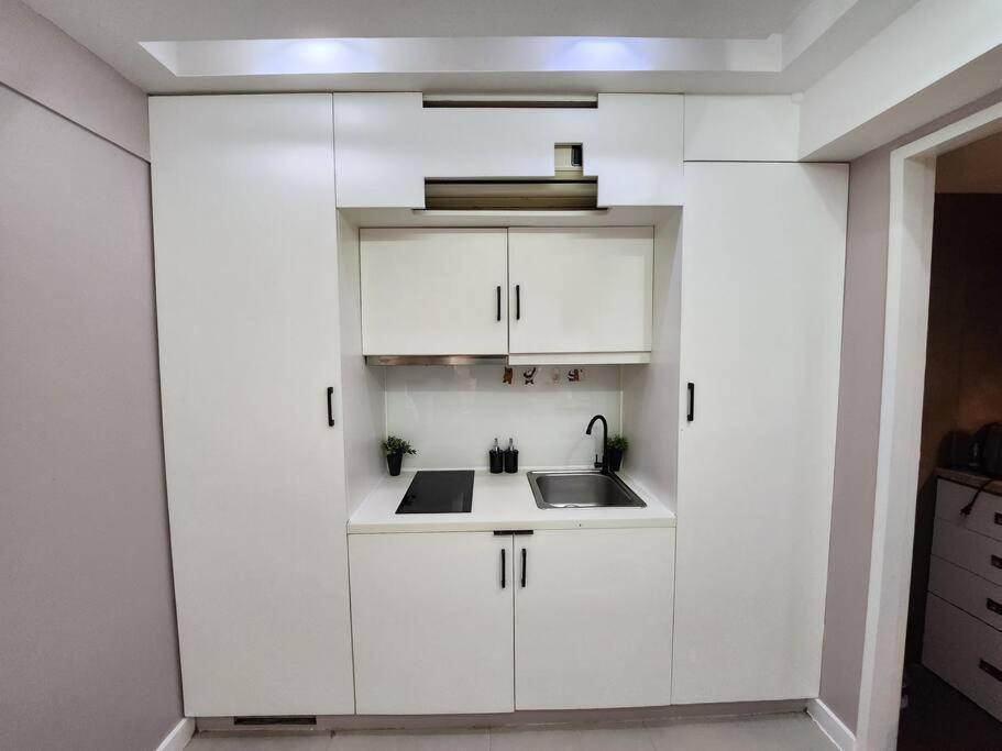 Enjoy Bgc Sunset And Golf Course View 2 Bedroom Loft With 100Mbps Internet Connection マニラ市 エクステリア 写真