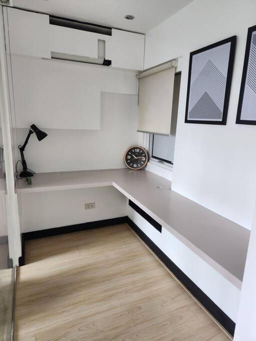 Enjoy Bgc Sunset And Golf Course View 2 Bedroom Loft With 100Mbps Internet Connection マニラ市 エクステリア 写真